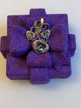 Load image into Gallery viewer, Pretty Posh Things Purple Pretty Present Jewelry Bath Bomb (24 oz)