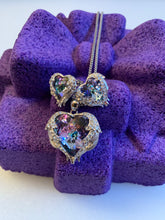 Load image into Gallery viewer, Pretty Posh Things Purple Pretty Present Jewelry Bath Bomb (24 oz)